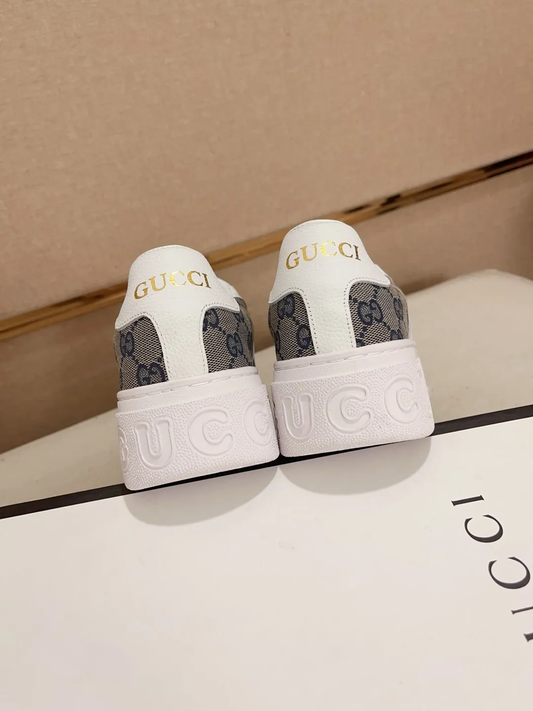 Men's shoes 💰: 420💰 [Gucci] Gucci's latest casual men's shoes, welcome to 1:1 comparison, a popular Hong Kong counter casual shoe, counter quality, support inspection, high-quality workmanship, uppers made of Italian imported calfskin, sheepskin lining insoles original fashion sports outsole, casual fashion, high-end quality, size: 38-44.